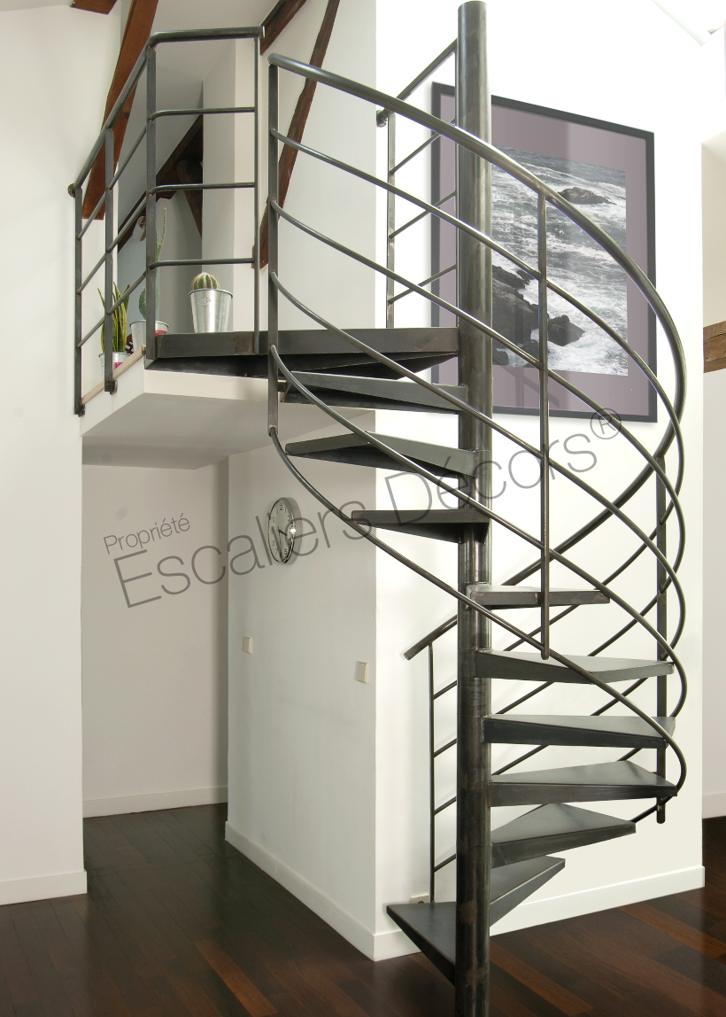 DH56 - Escalier hélicoïdal intérieur contemporain en métal pour une décoration moderne et légère.